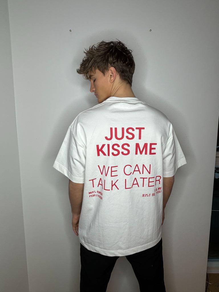 KISS ME T-SHIRT