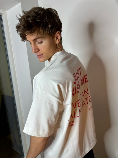 KISS ME T-SHIRT